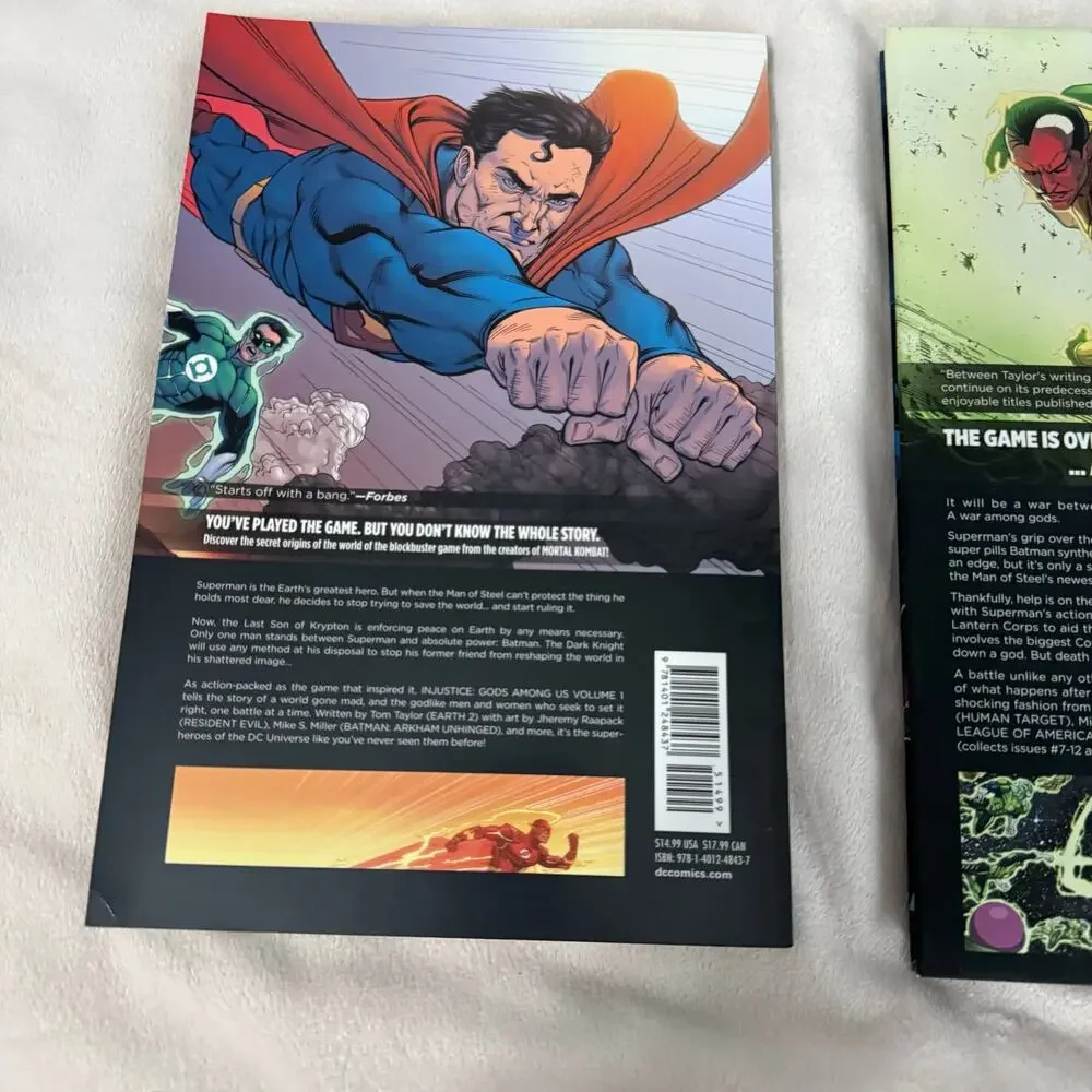 Injustice Gods Among Us Volume 1 and 2 - Picture 5 of 8